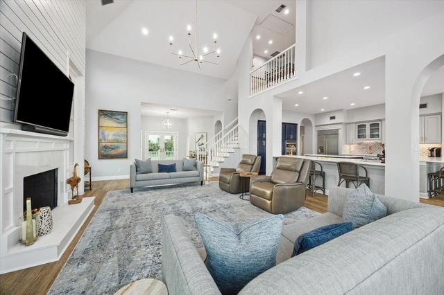 1335 Tiki Drive, Tiki Island, TX 77554