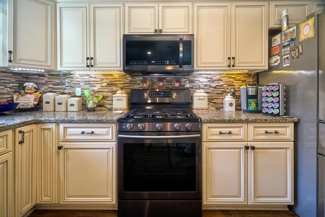 911 La Loma Drive, Medford, OR 97504