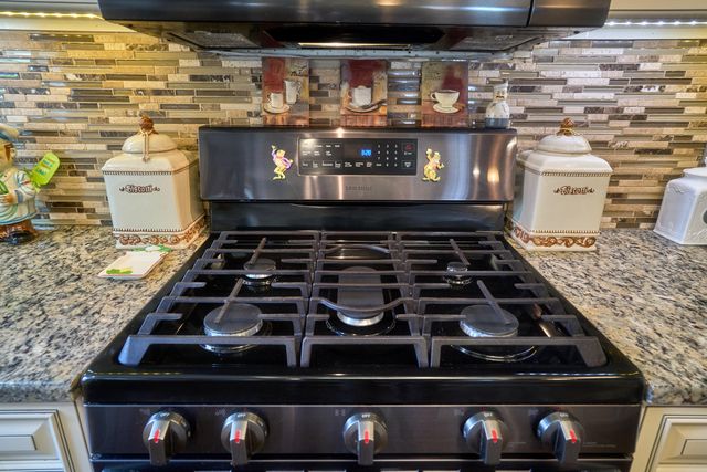911 La Loma Drive, Medford, OR 97504