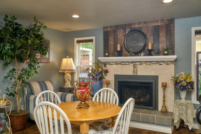 911 La Loma Drive, Medford, OR 97504