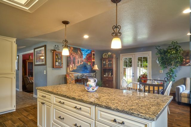 911 La Loma Drive, Medford, OR 97504