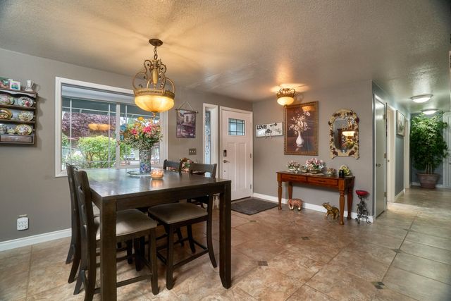 911 La Loma Drive, Medford, OR 97504