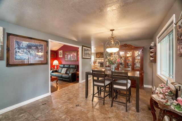 911 La Loma Drive, Medford, OR 97504