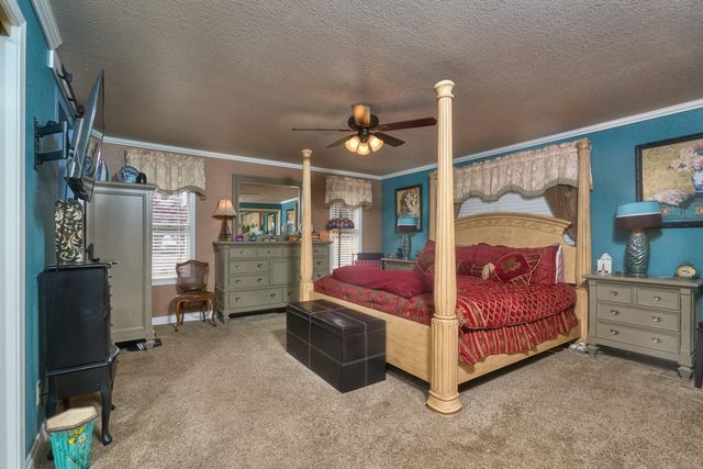911 La Loma Drive, Medford, OR 97504