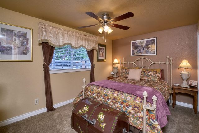 911 La Loma Drive, Medford, OR 97504