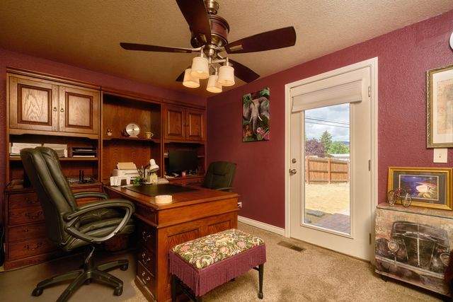 911 La Loma Drive, Medford, OR 97504