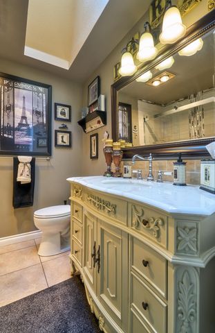 911 La Loma Drive, Medford, OR 97504