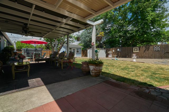 911 La Loma Drive, Medford, OR 97504