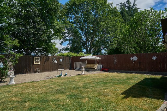 911 La Loma Drive, Medford, OR 97504