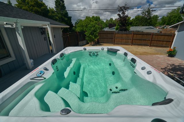 911 La Loma Drive, Medford, OR 97504