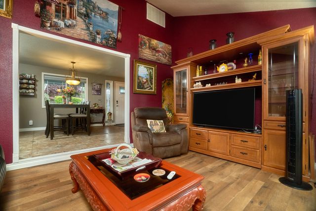 911 La Loma Drive, Medford, OR 97504