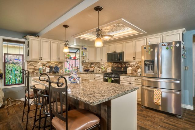911 La Loma Drive, Medford, OR 97504