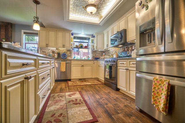 911 La Loma Drive, Medford, OR 97504