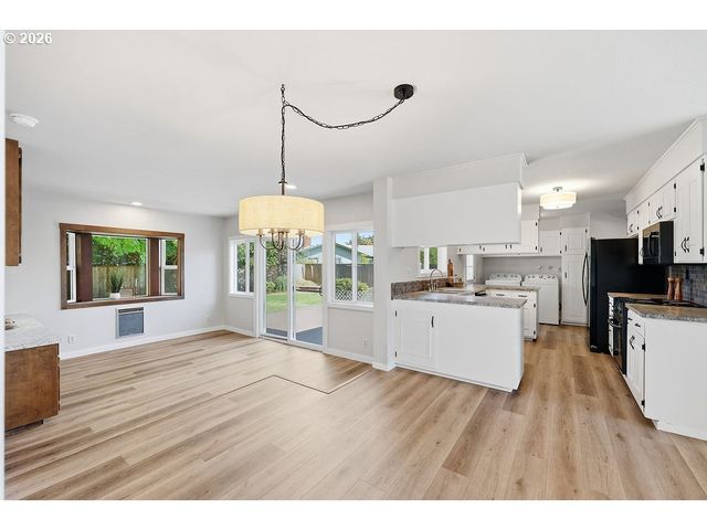 3470 HYACINTH St, Eugene, OR 97404