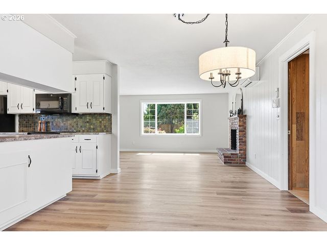 3470 HYACINTH St, Eugene, OR 97404
