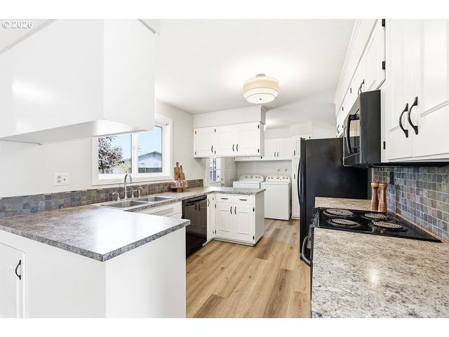 3470 HYACINTH St, Eugene, OR 97404