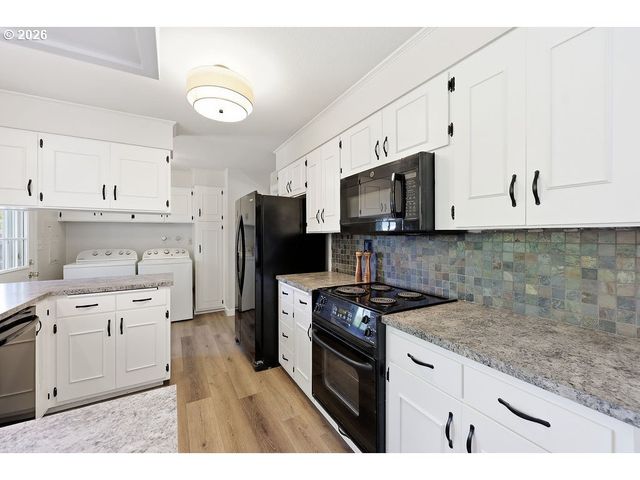 3470 HYACINTH St, Eugene, OR 97404