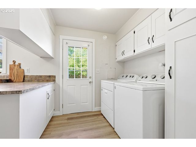 3470 HYACINTH St, Eugene, OR 97404