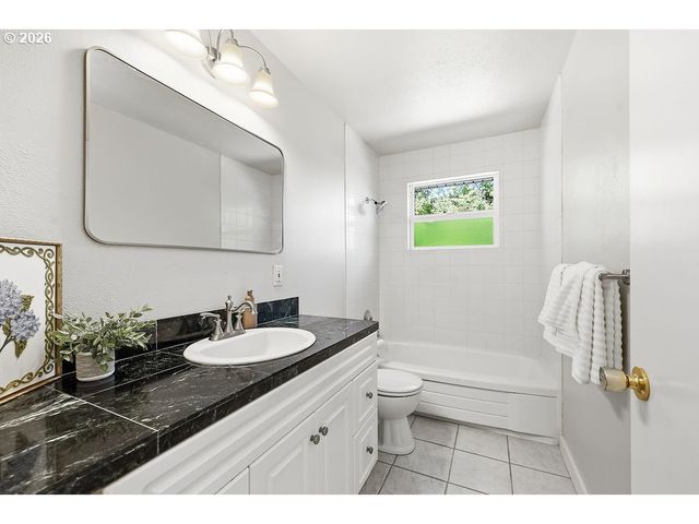 3470 HYACINTH St, Eugene, OR 97404