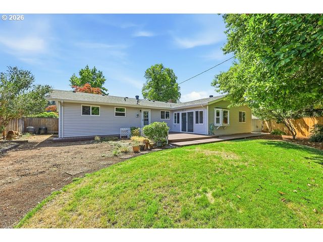 3470 HYACINTH St, Eugene, OR 97404