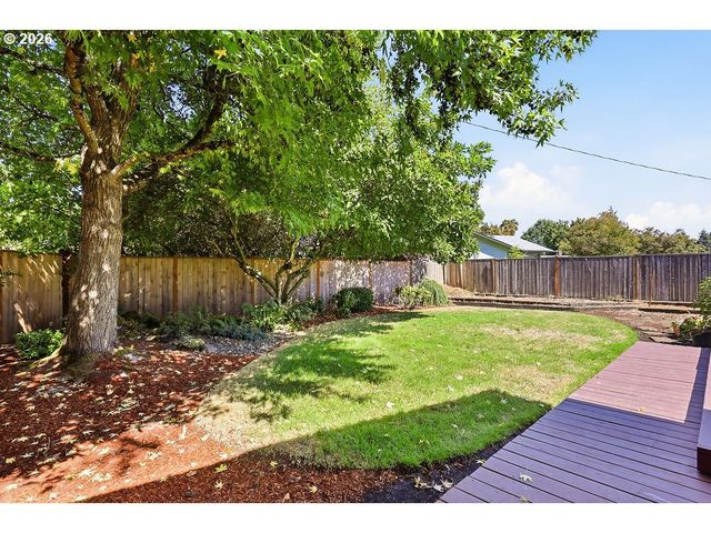 3470 HYACINTH St, Eugene, OR 97404