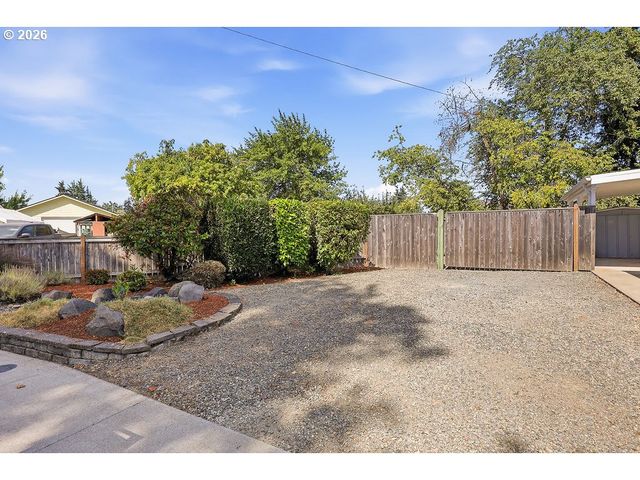3470 HYACINTH St, Eugene, OR 97404
