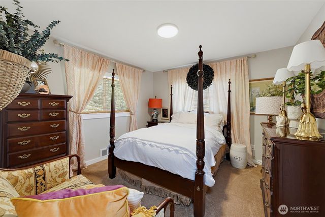 205 S Hartford, Bremerton, WA 98312