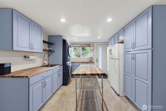 205 S Hartford, Bremerton, WA 98312