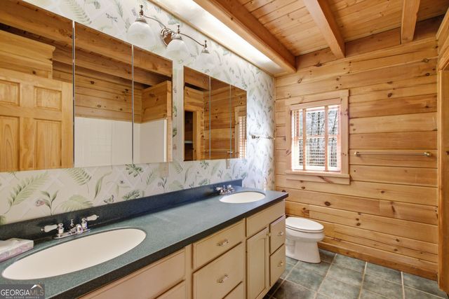 221 Laurel Circle, Dahlonega, GA 30533