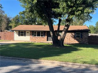 2300 Sycamore Place, Springdale, AR 72762