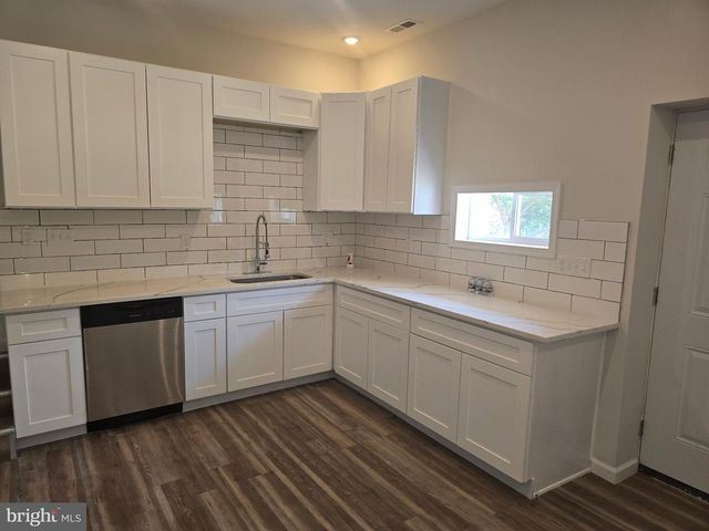 2600 E HOFFMAN ST, Baltimore, MD 21213