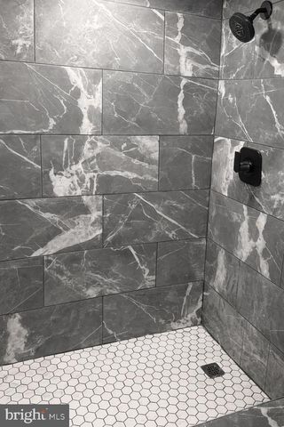2600 E HOFFMAN ST, Baltimore, MD 21213