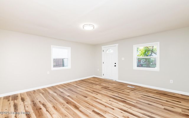 635 Lynn St, Louisville, KY 40217