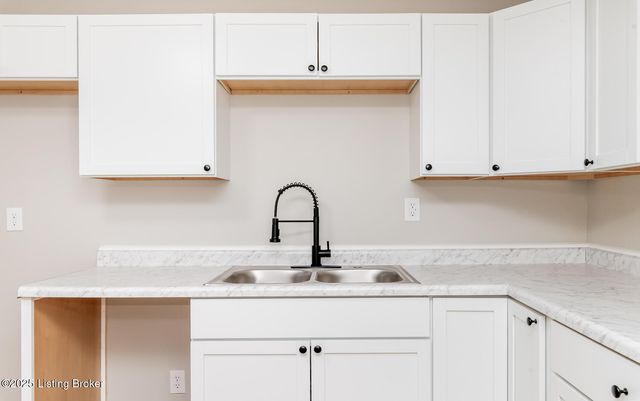 635 Lynn St, Louisville, KY 40217