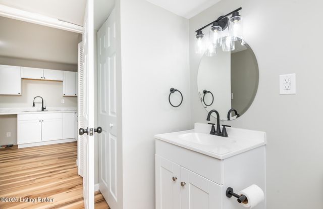 635 Lynn St, Louisville, KY 40217