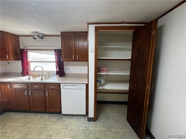 288 Fox Hunt Drive, Lockport Town, NY 14094