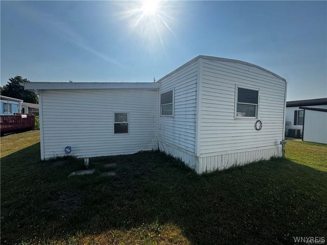 288 Fox Hunt Drive, Lockport Town, NY 14094