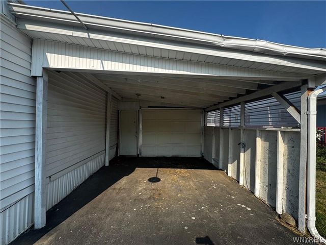 288 Fox Hunt Drive, Lockport Town, NY 14094