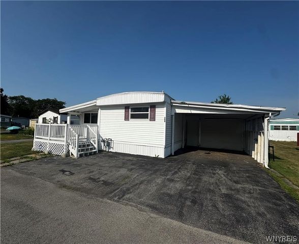 288 Fox Hunt Drive, Lockport Town, NY 14094