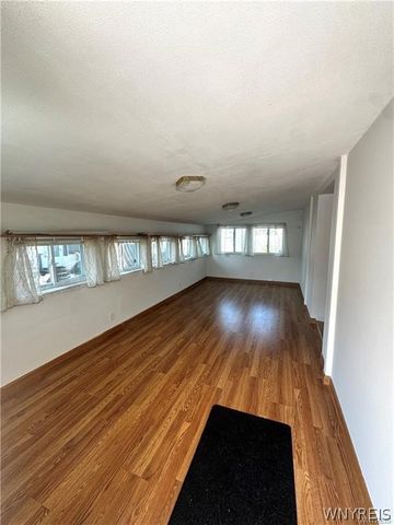 288 Fox Hunt Drive, Lockport Town, NY 14094