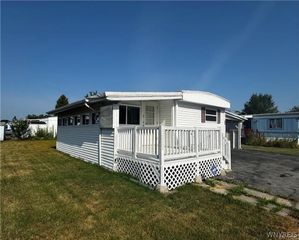 288 Fox Hunt Drive, Lockport Town, NY 14094