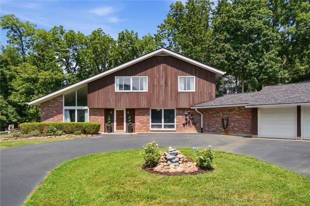 2798 Parakeet Lane, Beavercreek, OH 45434