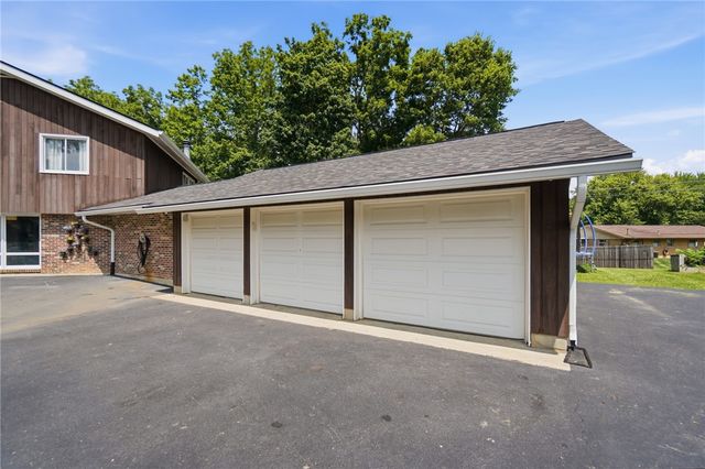 2798 Parakeet Lane, Beavercreek, OH 45434
