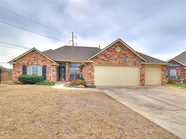 3204 Maple Lane, Moore, OK 73170