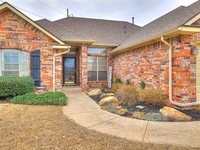 3204 Maple Lane, Moore, OK 73170