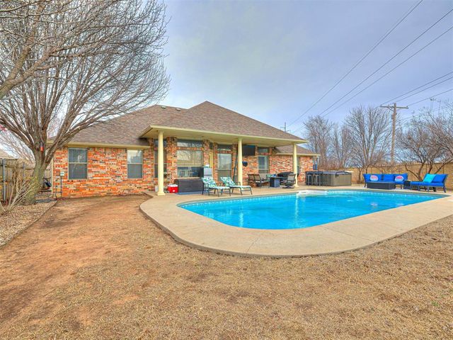 3204 Maple Lane, Moore, OK 73170