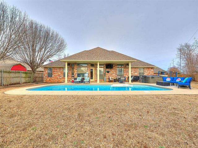 3204 Maple Lane, Moore, OK 73170