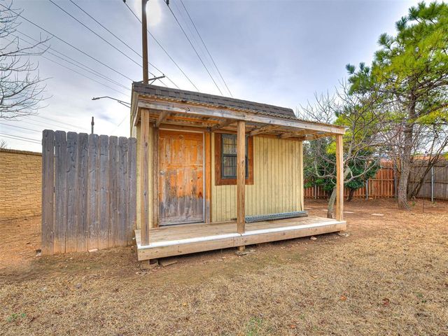 3204 Maple Lane, Moore, OK 73170