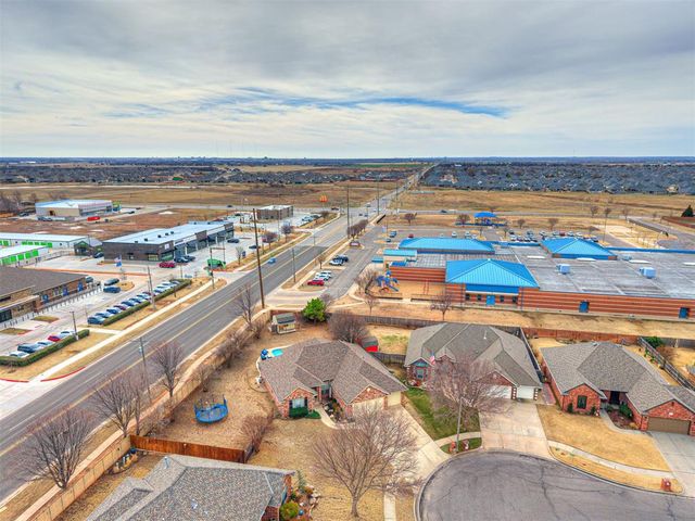 3204 Maple Lane, Moore, OK 73170