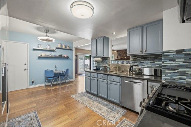 536 S College, Claremont, CA 91711